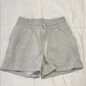 Lululemon 5” Scuba shorts size 6